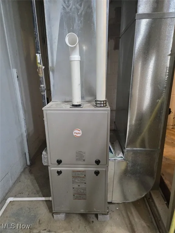 Utility room with heating unit