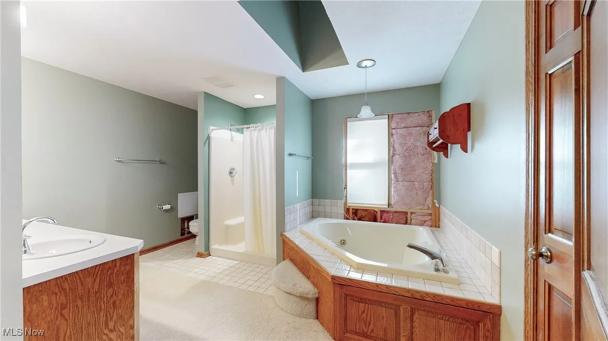 seller replaced siding/windows and next plan was to redo bath so never fixed drywall.