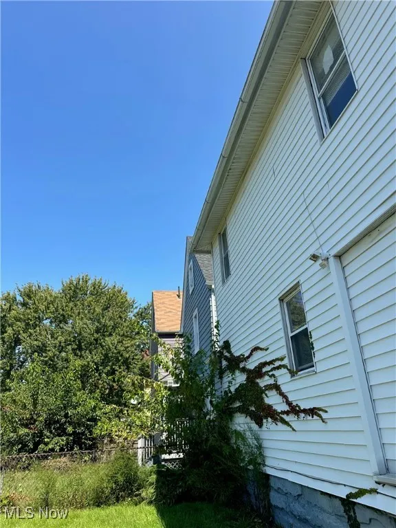 View of home's exterior