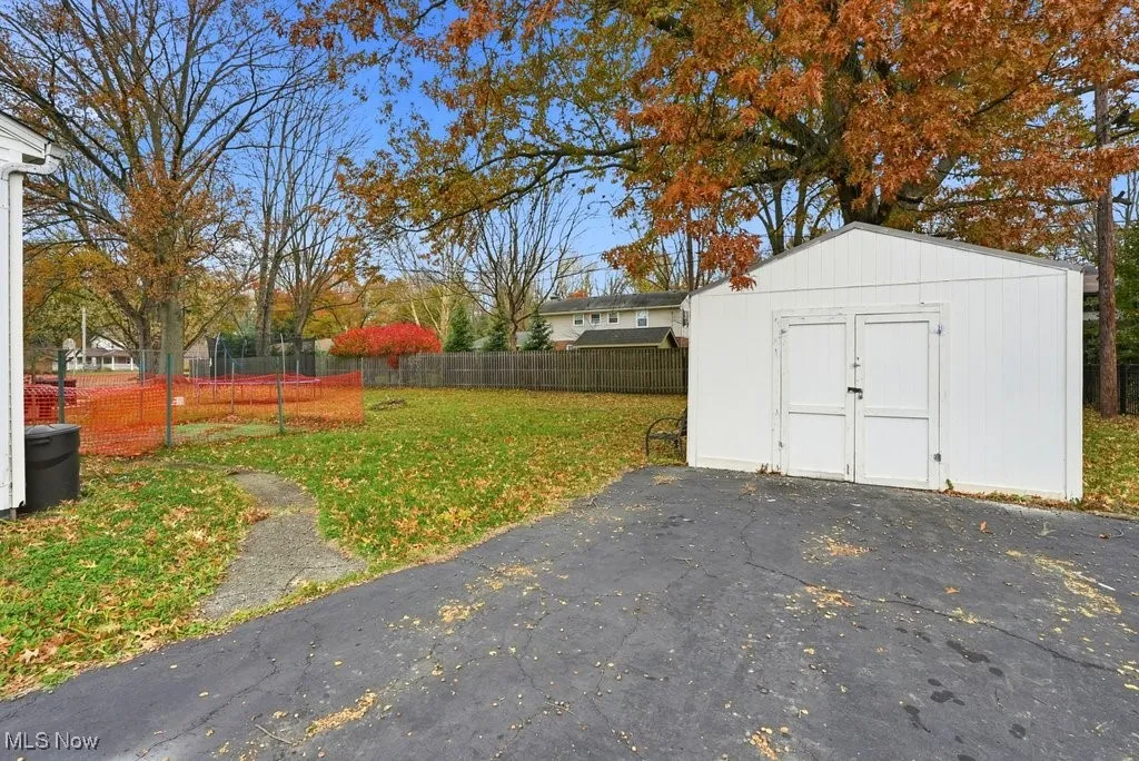 View of yard with a shed
