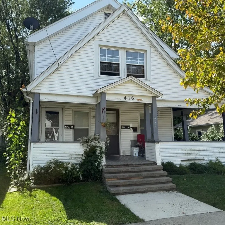 Bungalow featuring a porch and a front yard