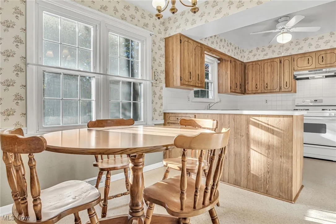 Eat-In Kitchen