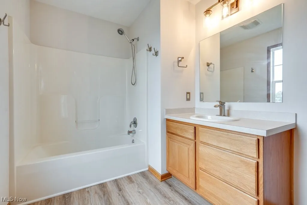 2nd level full bath
