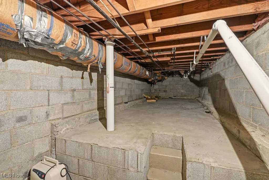 Walk-in 2nd storage area