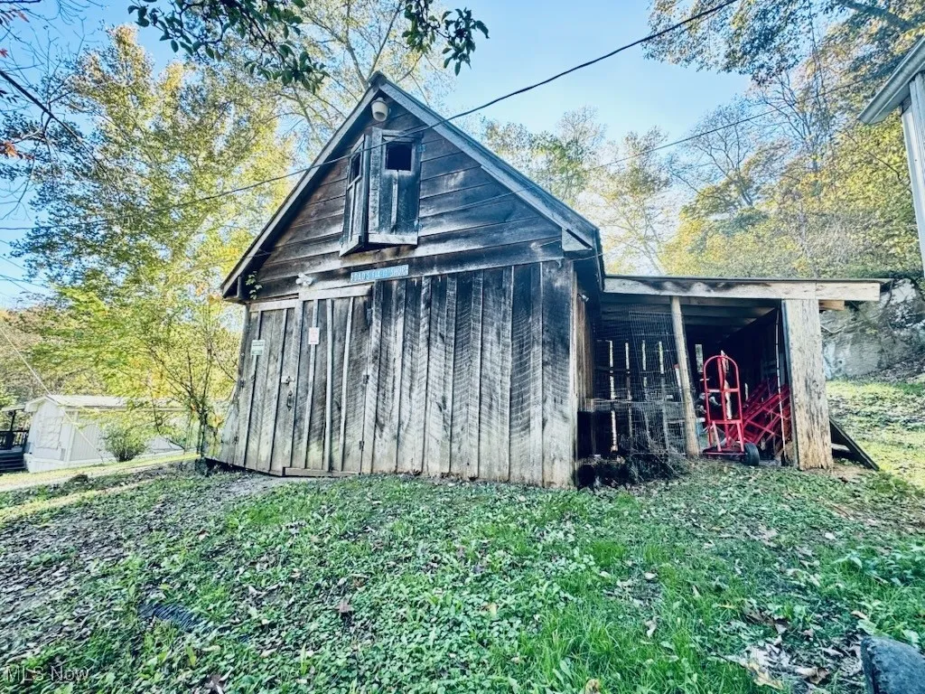 Barn sitting at front of property with front home