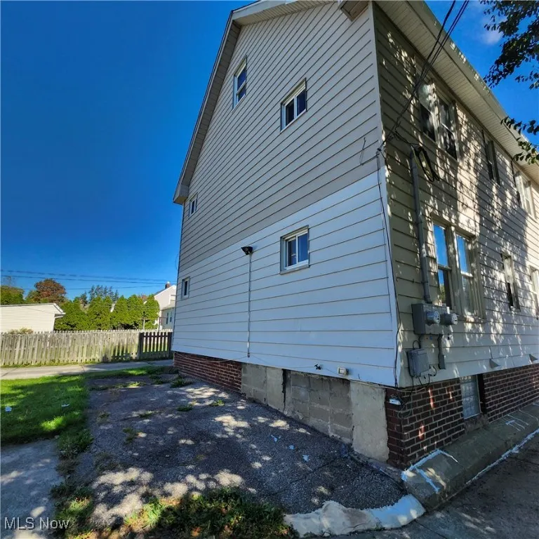 View of home's exterior