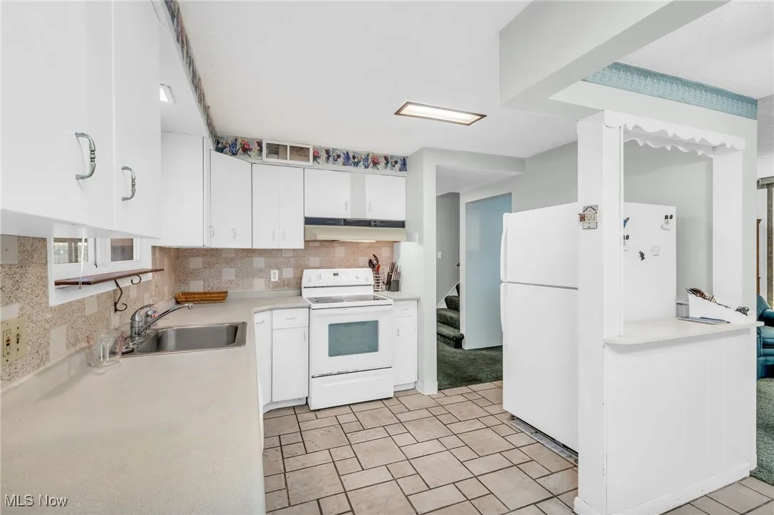 Kitchen f