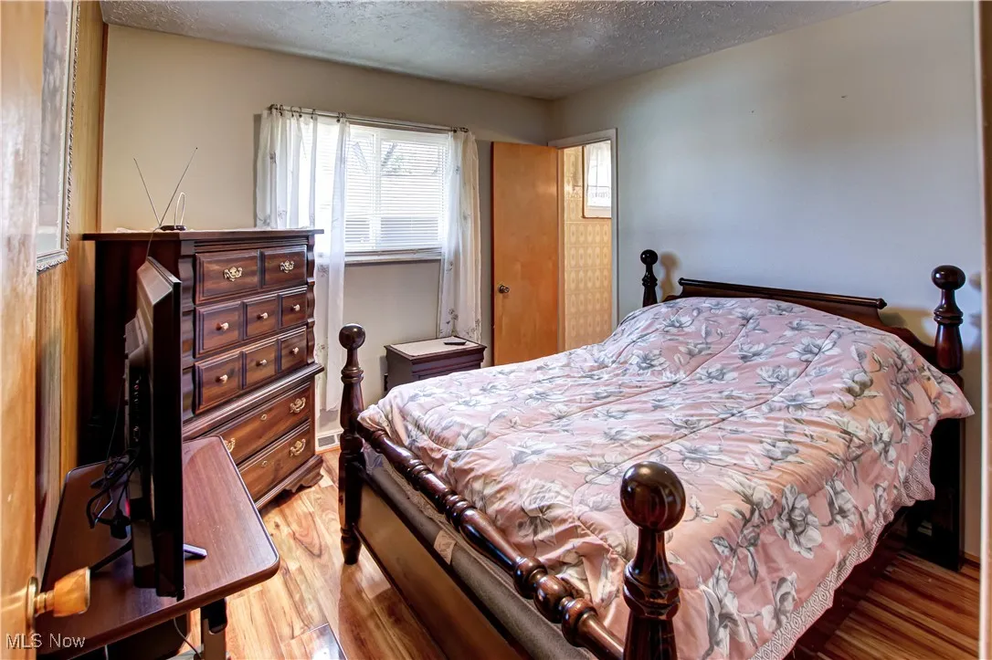 bedroom2