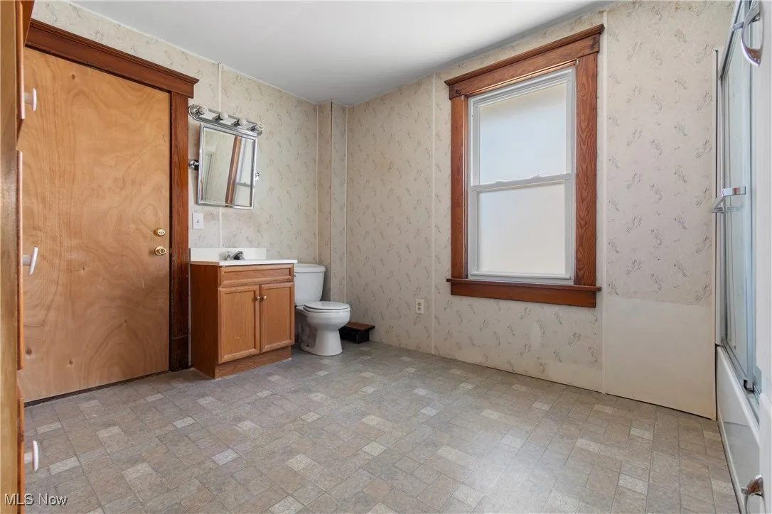 Full spacious bath with shower / bath combination