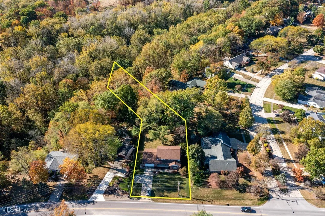 Aerial perspective of suburban area featuring property parcel outlined