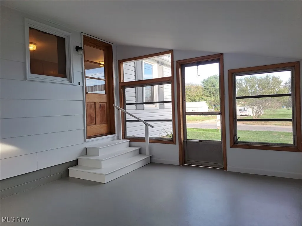 Sunroom/breezeway from garage to kitchen