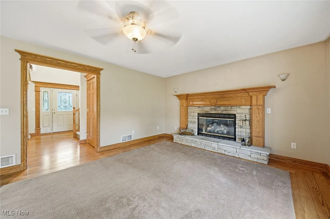Living Room with fireplace