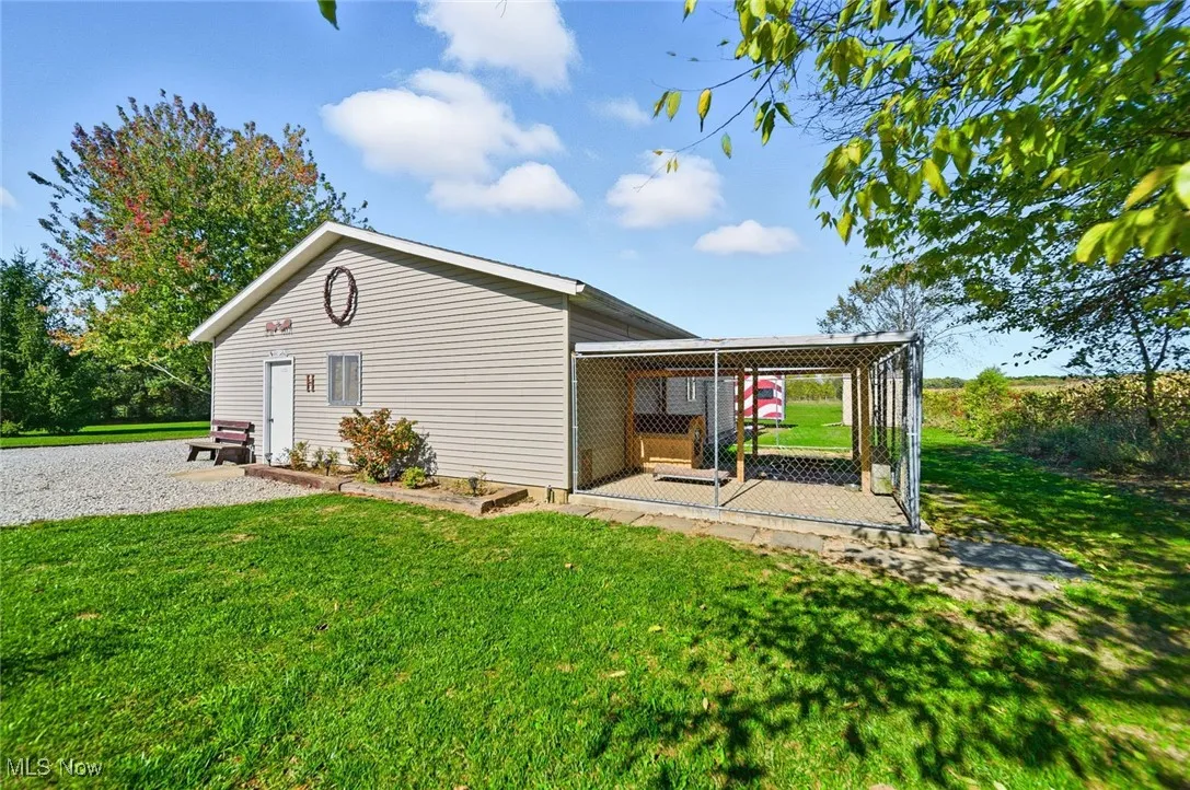 30x40 Pole Barn with dog run