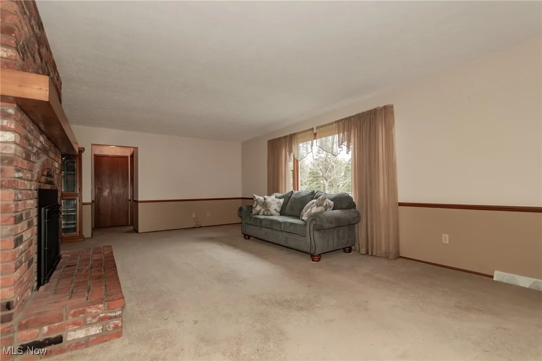 Bright Living Room – Filled with natural light and open flow to dining and kitchen areas.