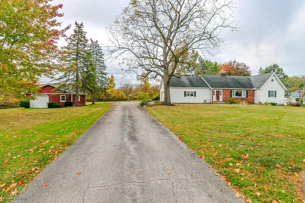 Private Setting – Enjoy the best of country living with space to spread out and relax.