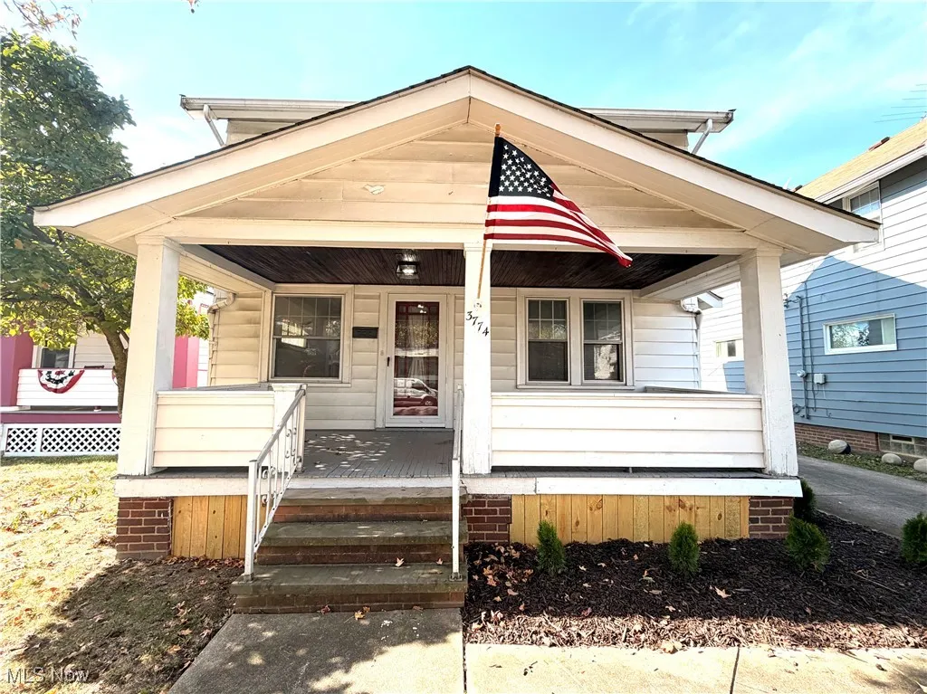 Bungalow-style house with a porch
