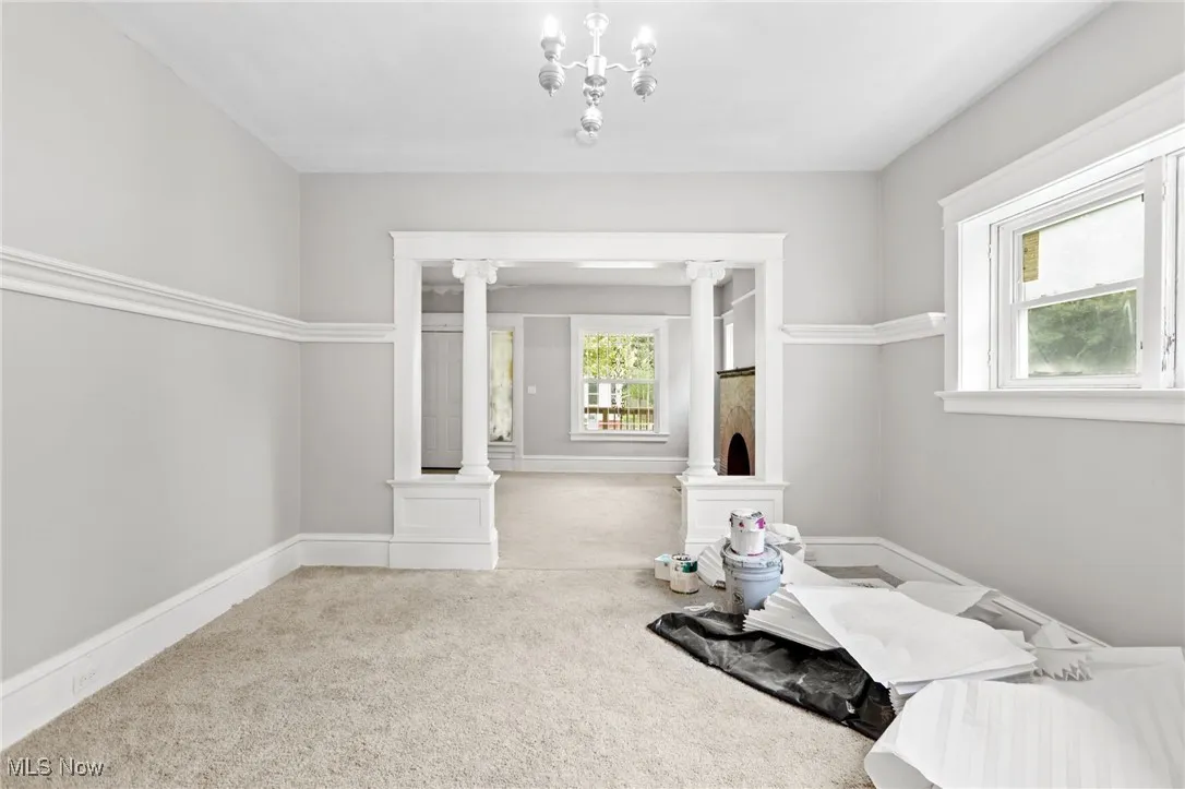 Bathroom with a chandelier and decorative columns