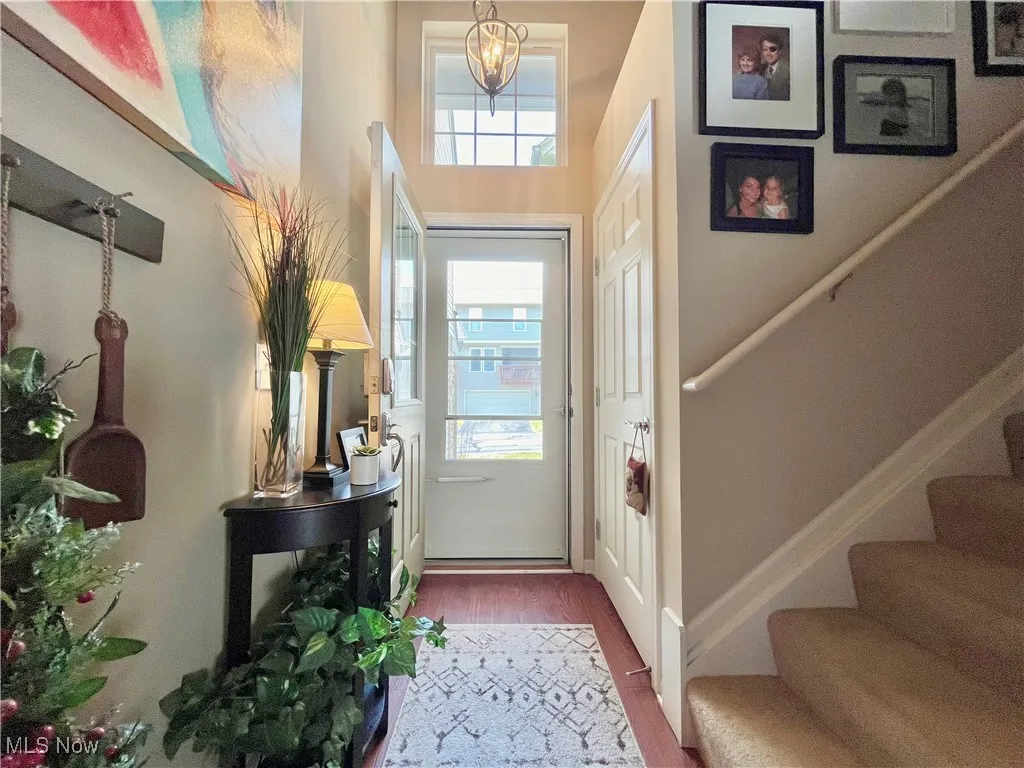 Vaulted foyer