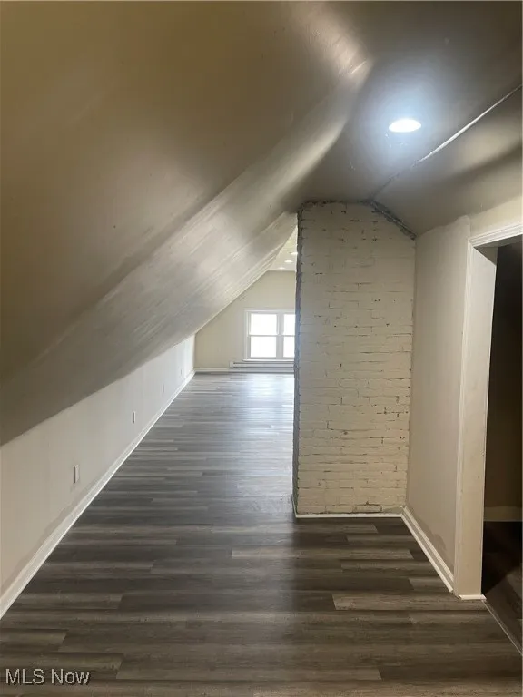 Finished 3rd floor bedroom w/ separate heating