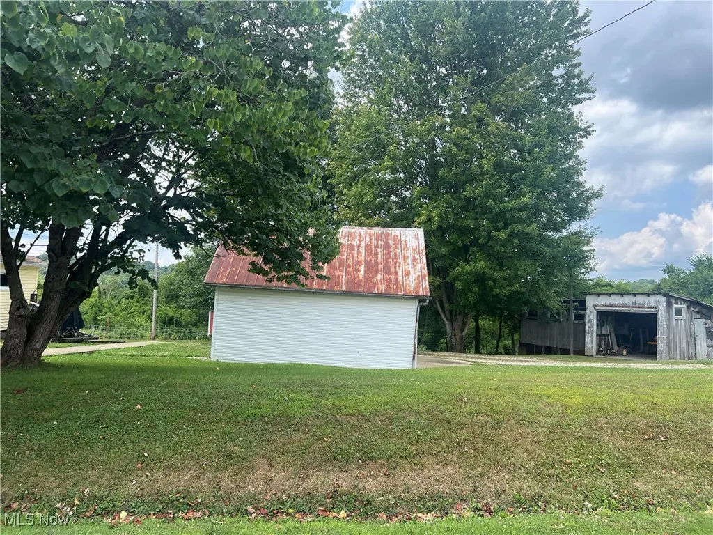 View of yard with an outdoor structure