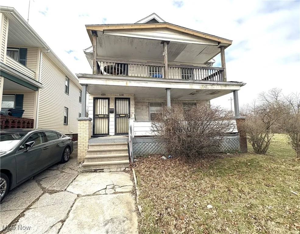 View of front of home featuring a porch and a balcony