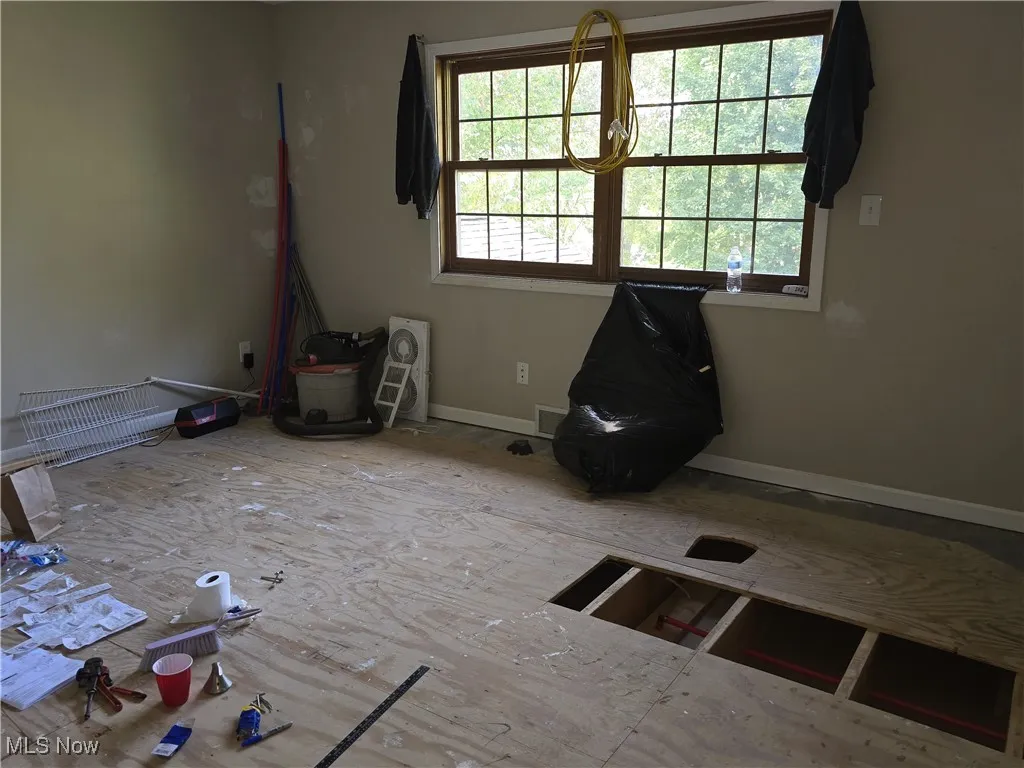 Empty room with​​‌​​​​‌​​‌‌​‌‌​​​‌‌​‌​‌​‌​​​‌​​ baseboards