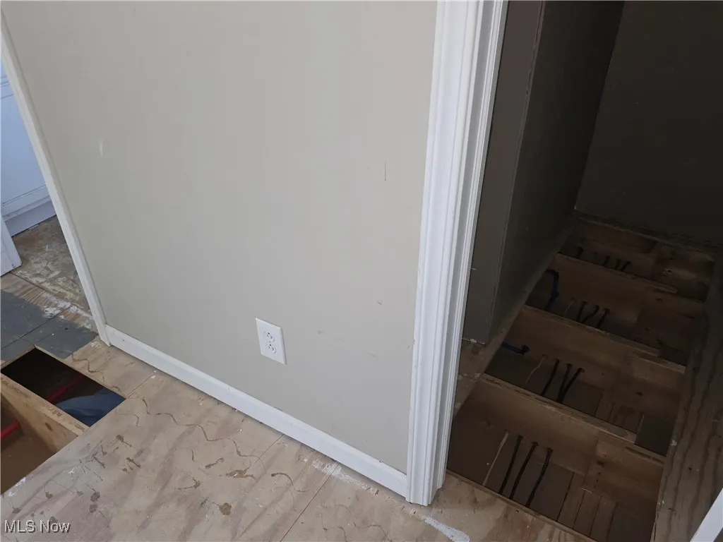Detailed view of baseboards