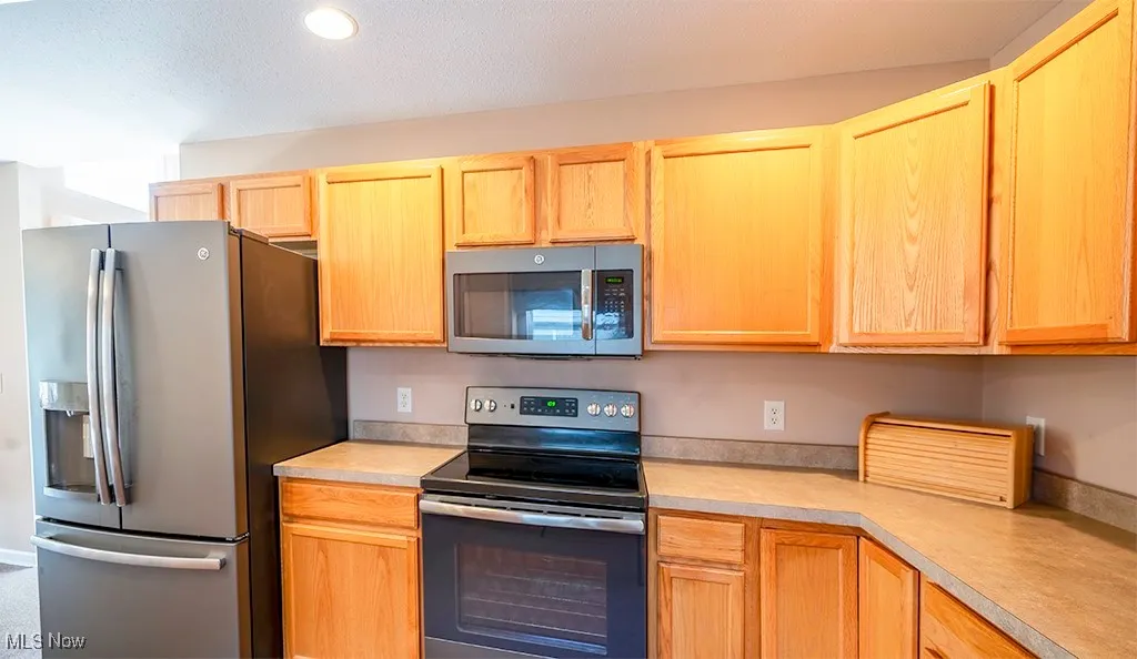 27 Danbury Court, Warren, Ohio 44481,MLS Now Listing ID