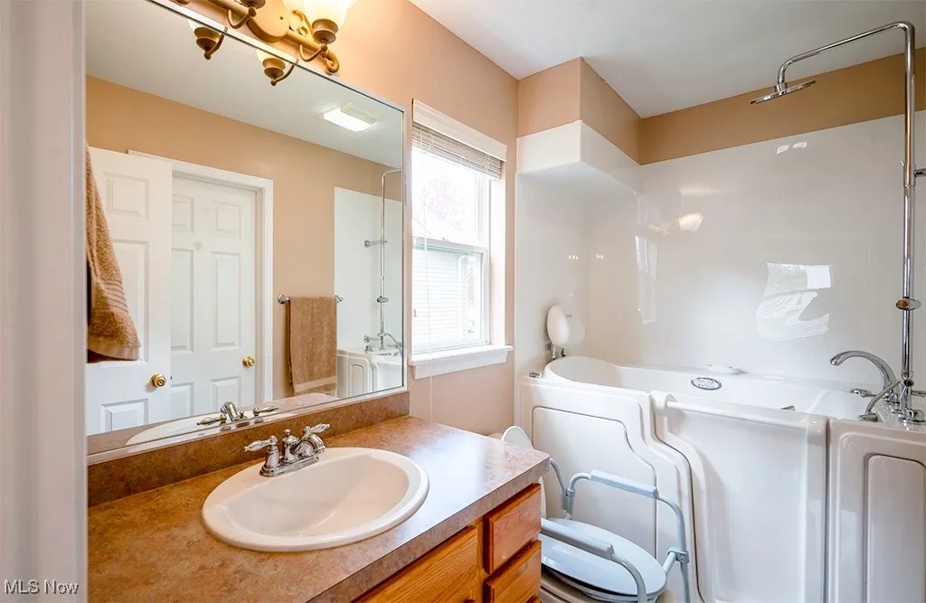 27 Danbury Court, Warren, Ohio 44481,MLS Now Listing ID