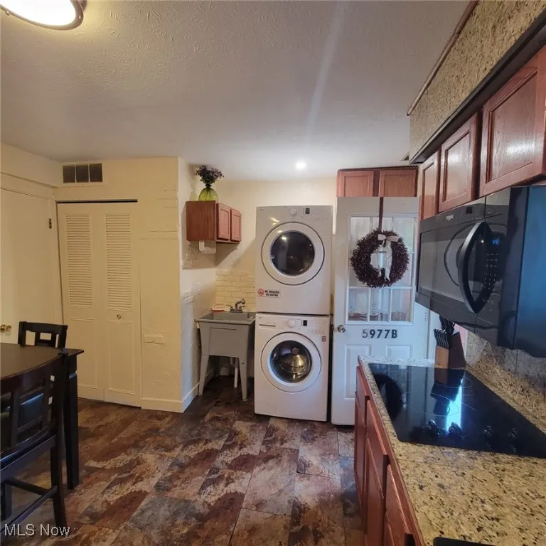 5977 Glenway Drive # B, Brook Park, Ohio 44142,MLS Now Listing ID