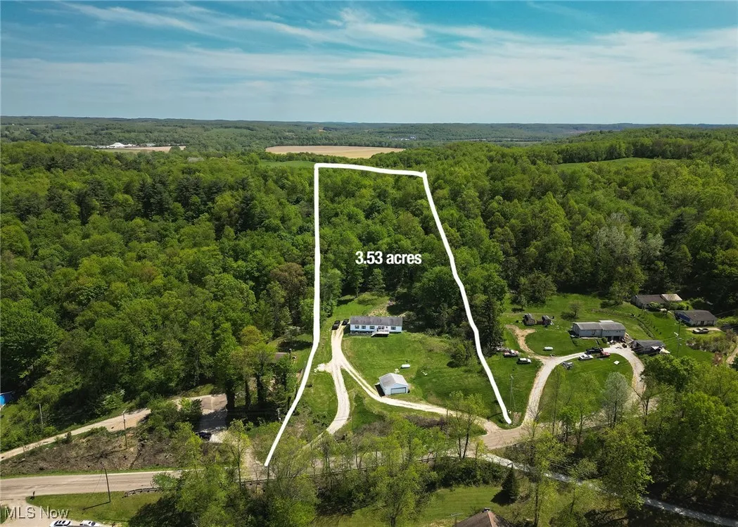 View of property location featuring a heavily wooded area and property parcel outlined