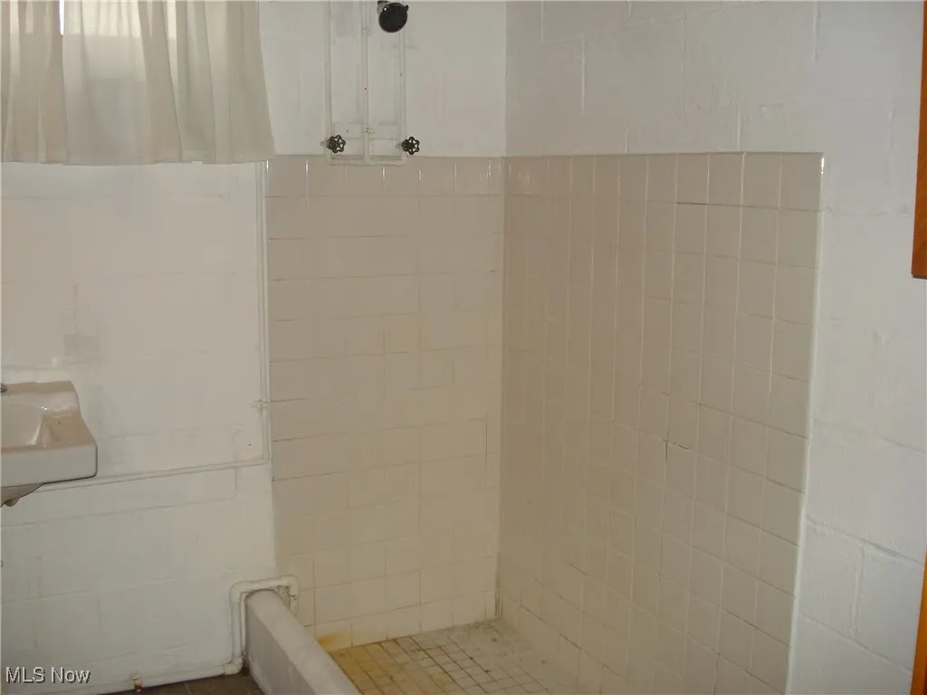 2253 E 290th Street, Wickliffe, Ohio 44092,MLS Now Listing ID