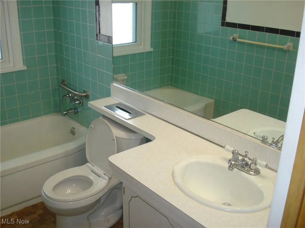 2253 E 290th Street, Wickliffe, Ohio 44092,MLS Now Listing ID