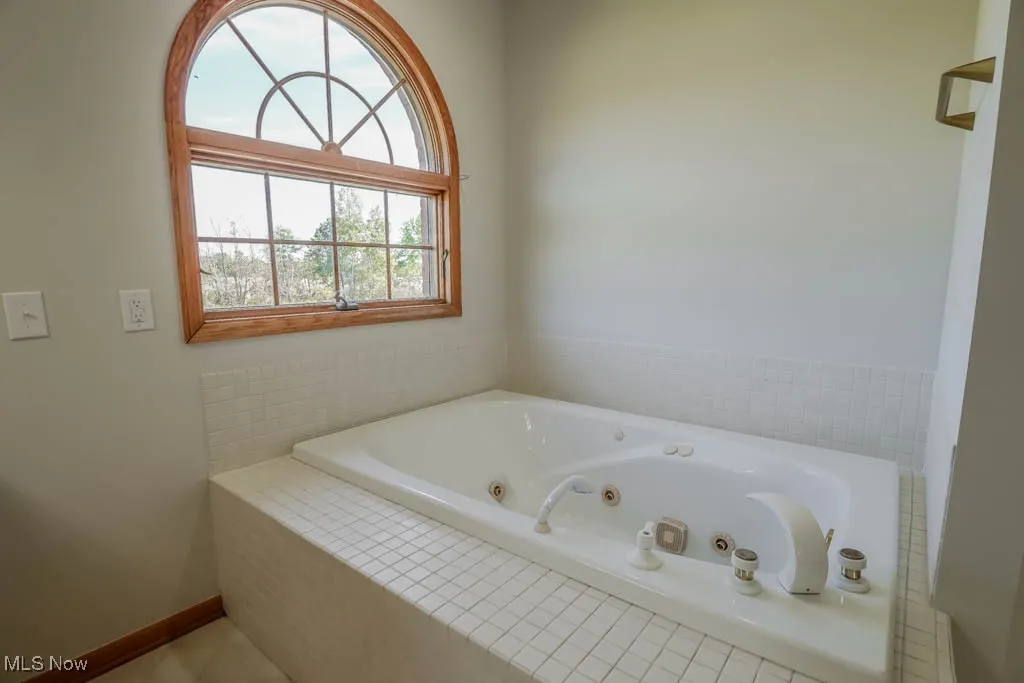 8225 Georgetown Street, Louisville, Ohio 44641,MLS Now Listing ID