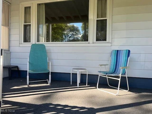 Front​​‌​​​​‌​​‌‌​‌‌​​​‌‌​‌​‌​‌​​​‌​​ porch