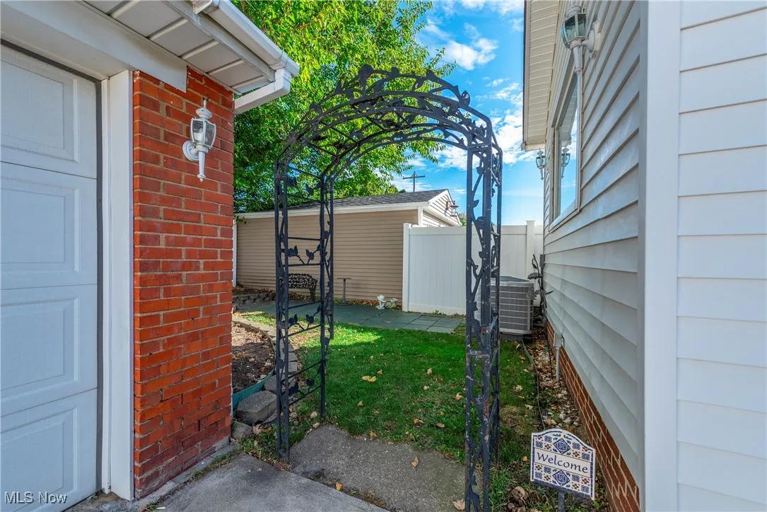 8206 Newport Avenue, Parma, Ohio 44129,MLS Now Listing ID