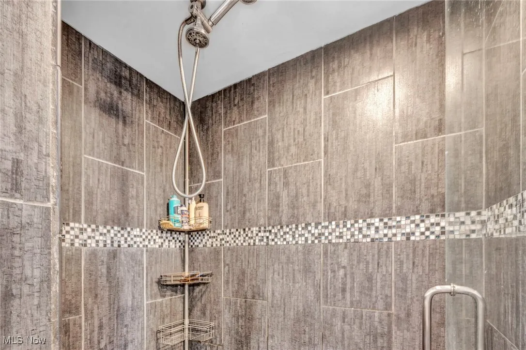 Bathroom featuring tiled shower