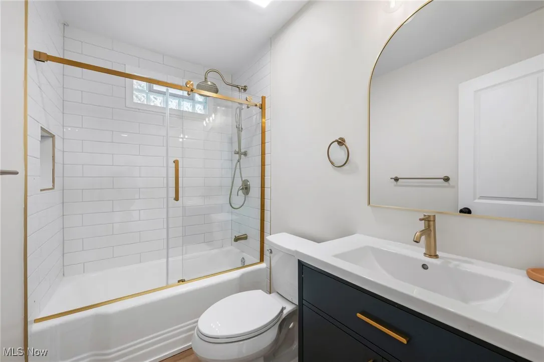Full bath with bath / shower combo with glass door and vanity