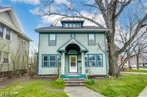 View of front of house with a front yard