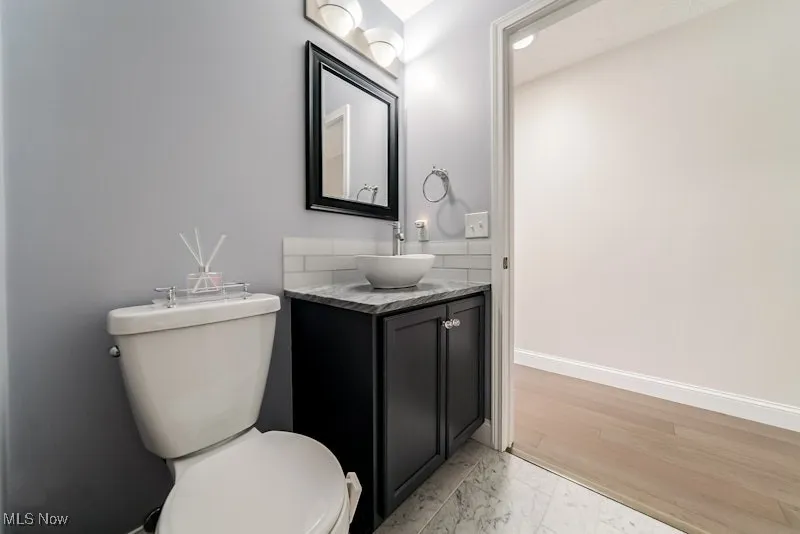Main, full bath with tub/shower.