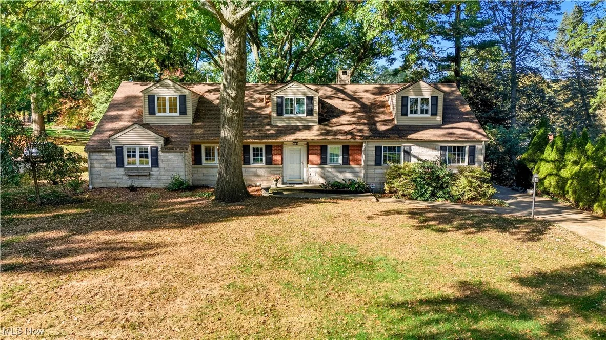 New england style home with a front lawn