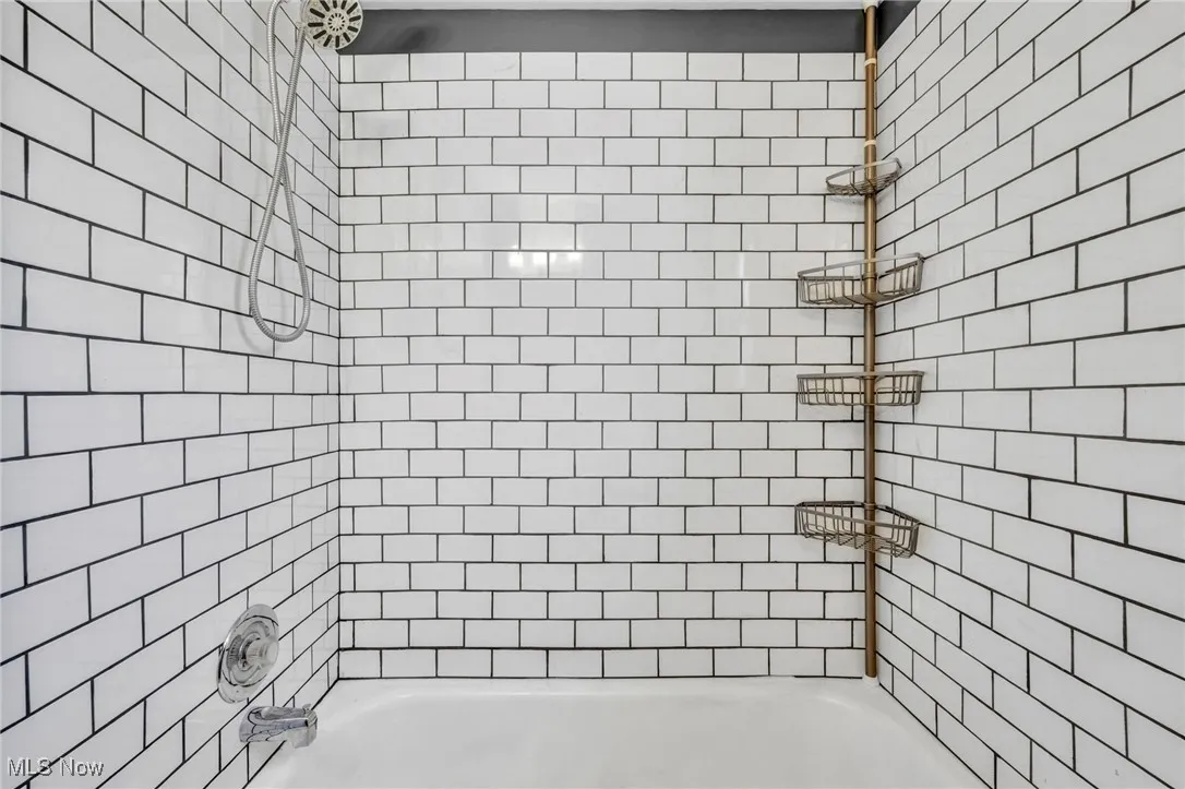 Bathroom with shower / bathtub combination