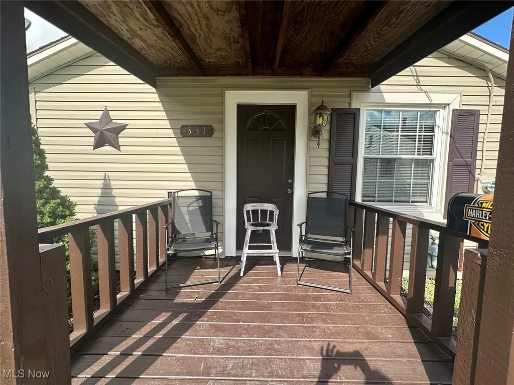 Doorway to property with a porch