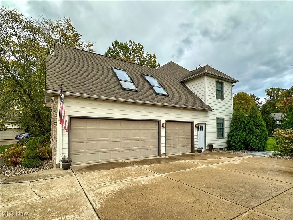1002 Chestnut Circle, Warren, Ohio 44484,MLS Now Listing ID