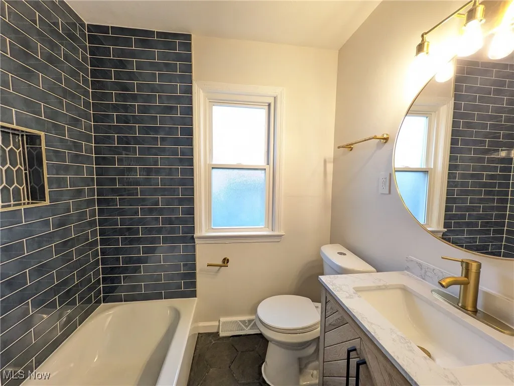 1st floor Full Bath