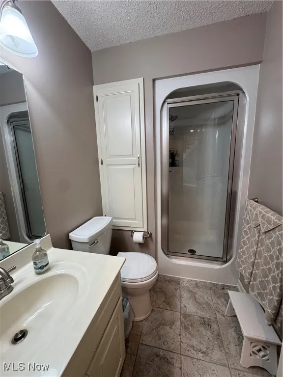 Hallway bathroom near main level bedroom