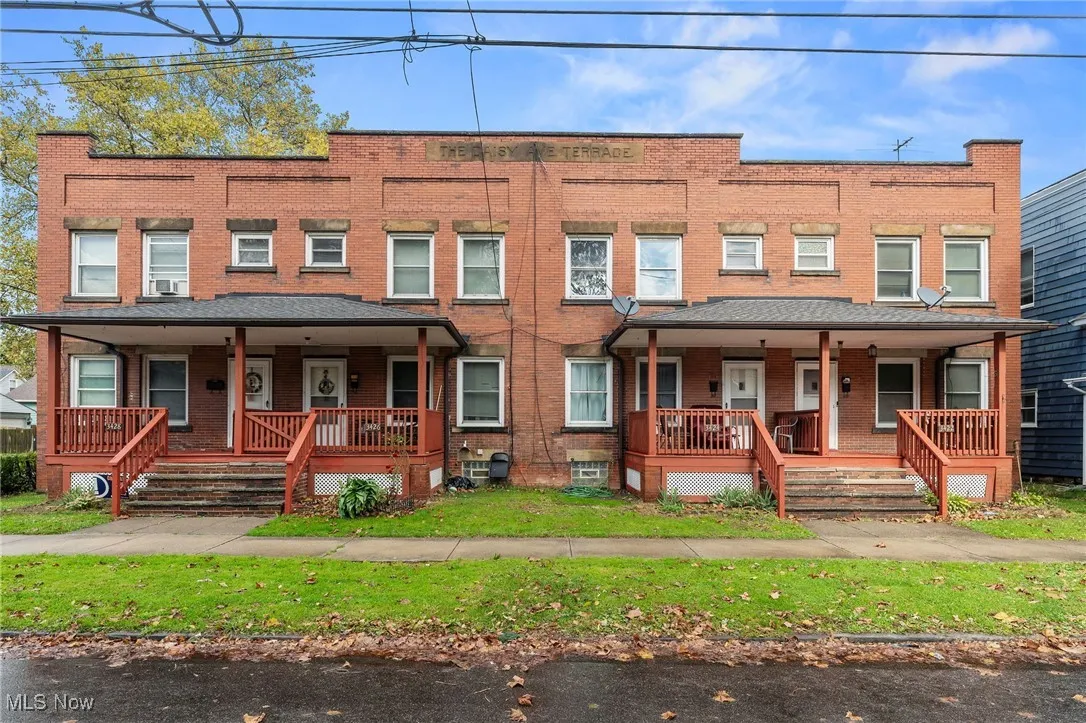 Welcome to the Daisy Ave Terrace! Units 3422-3428