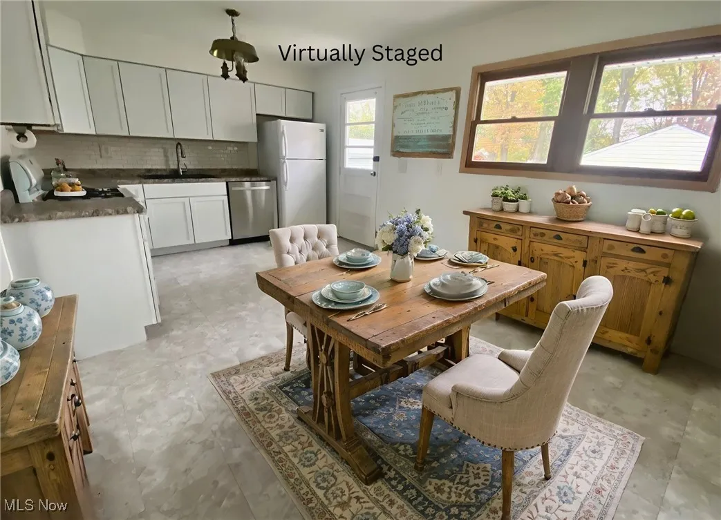 Virtually staged eat in kitchen