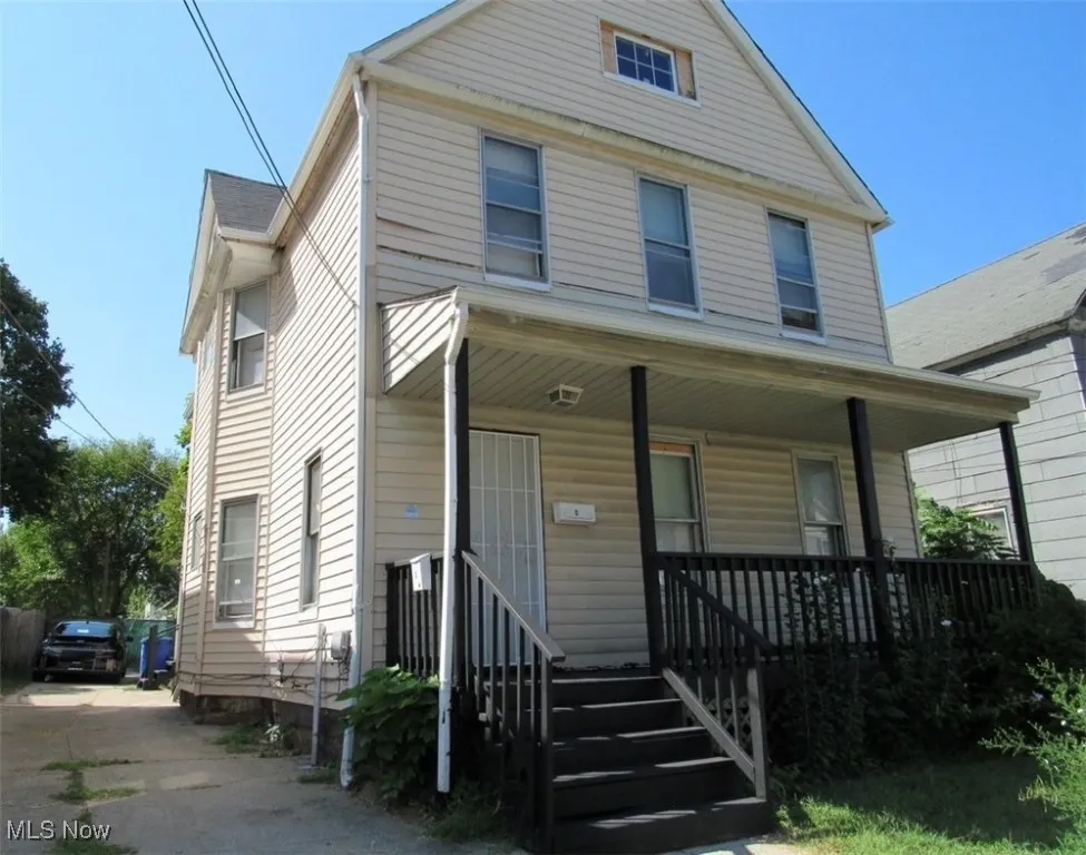 View of front of house featuring a porch
