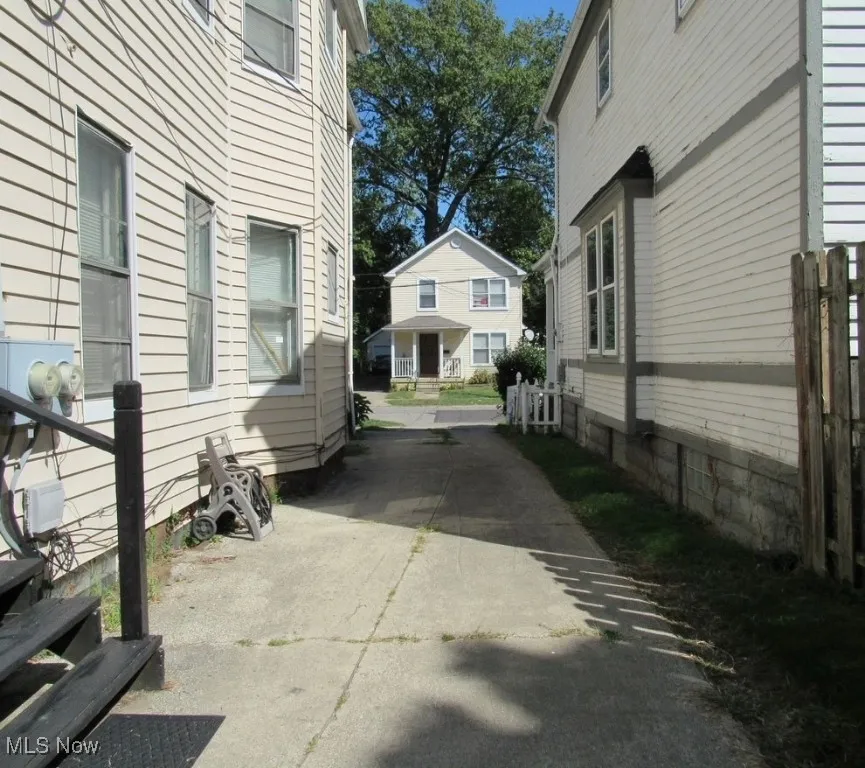 View of side of home